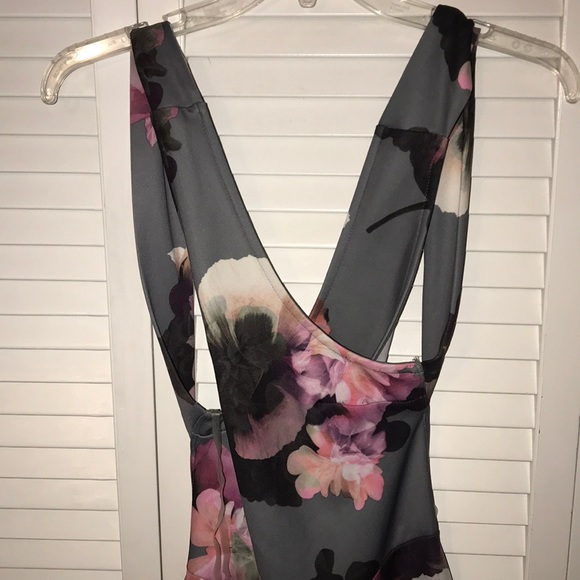 Beautiful dress! - Picture 2 of 6